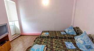 Гостиница Sudak International Hostel Судак Кровать в общем четырехместном номере для мужчин и женщин-6