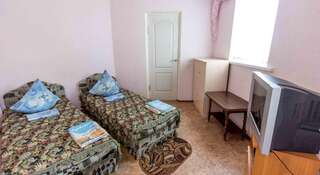 Гостиница Sudak International Hostel Судак Кровать в общем четырехместном номере для мужчин и женщин-1