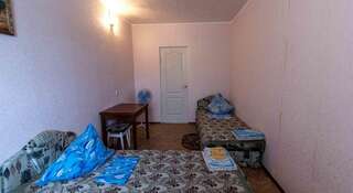 Гостиница Sudak International Hostel Судак Кровать в общем номере с 3 кроватями-3