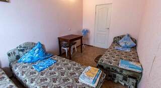 Гостиница Sudak International Hostel Судак Кровать в общем номере с 3 кроватями-6